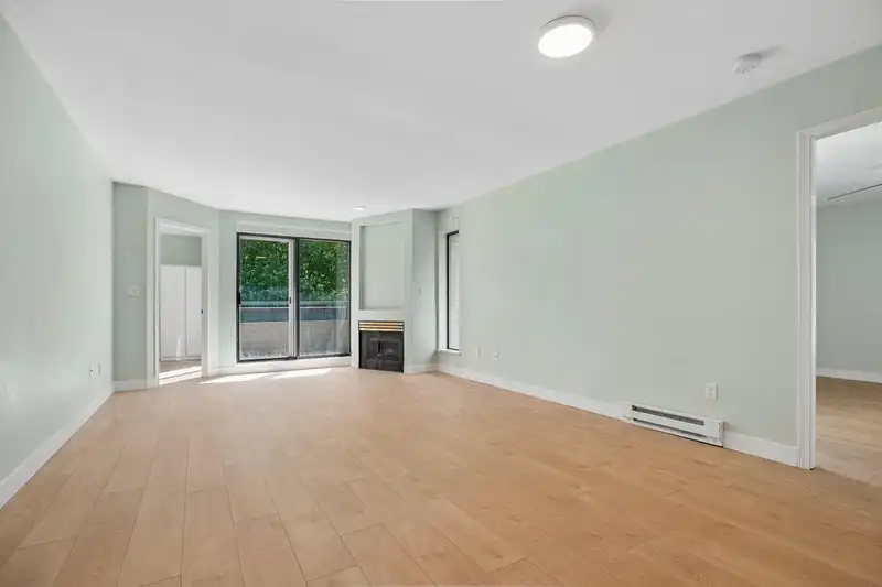 409 2925 GLEN DRIVE - photo 2 of 30