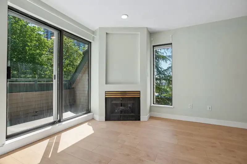 409 2925 GLEN DRIVE - photo 3 of 30