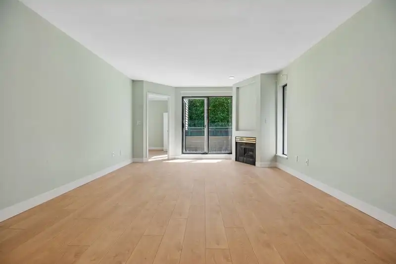 409 2925 GLEN DRIVE - photo 4 of 30