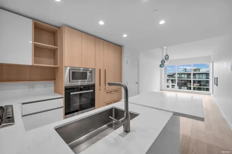 904 6811 PEARSON WAY - photo 2 of 39