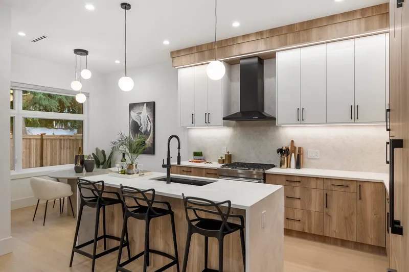 5668 10A AVENUE - photo 2 of 25