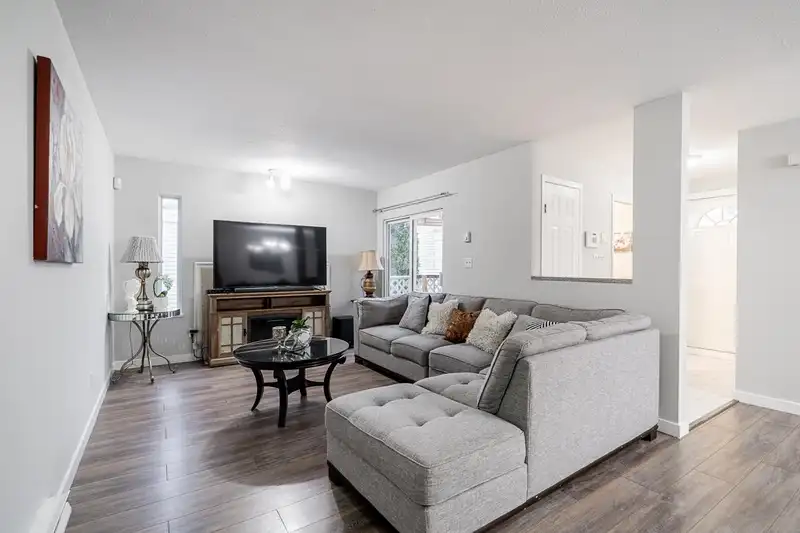 149 10077 156 STREET - photo 3 of 26
