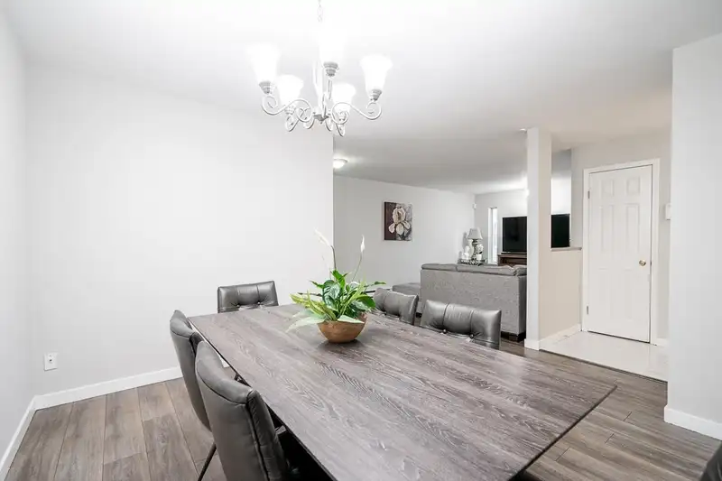 149 10077 156 STREET - photo 4 of 26