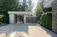 101 988 KEITH ROAD - thumbnail 3