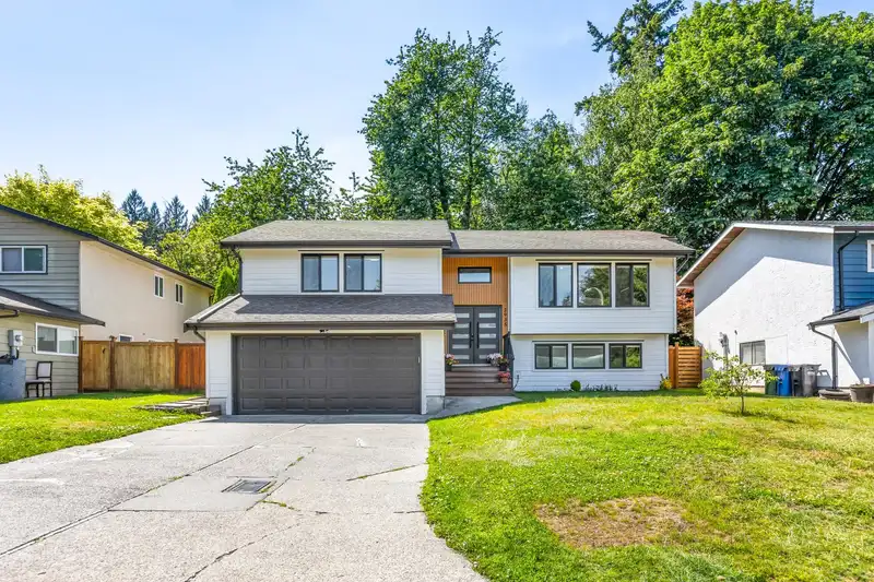2935 CENTURY CRESCENT - photo 2 of 40