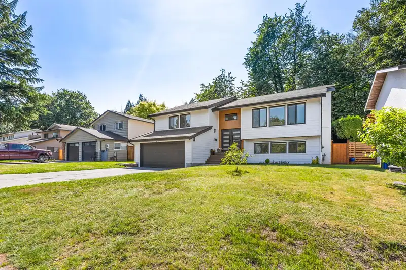 2935 CENTURY CRESCENT - photo 4 of 40