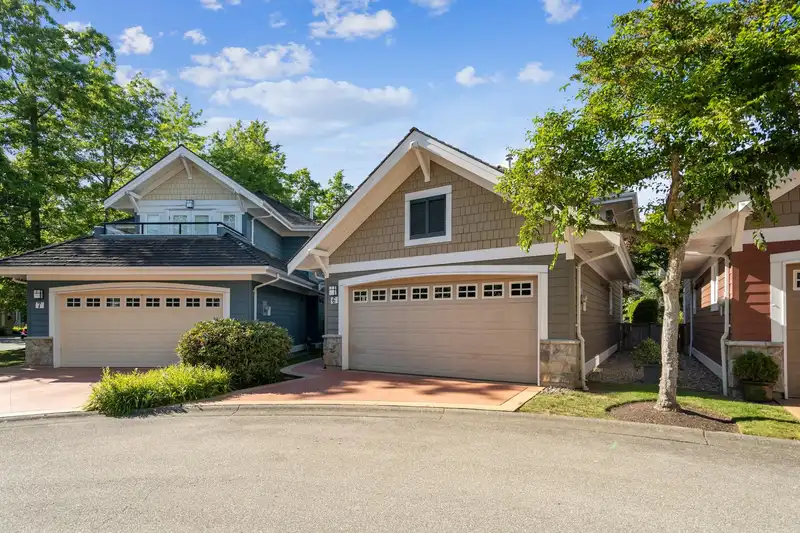 6 15055 20 AVENUE - photo 2 of 28