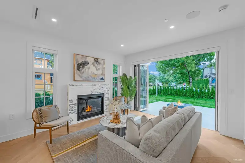 2903 W 21ST AVENUE - photo 4 of 36