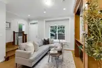 2139 TRIUMPH STREET - thumbnail 3