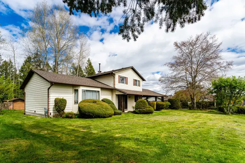 14971 76A AVENUE - photo 3 of 25