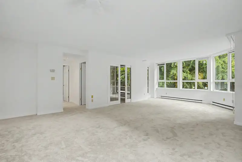 104 6152 KATHLEEN AVENUE - photo 4 of 24