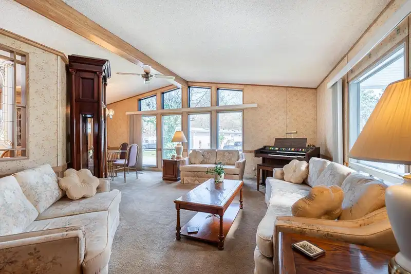 20 145 KING EDWARD STREET - photo 4 of 39