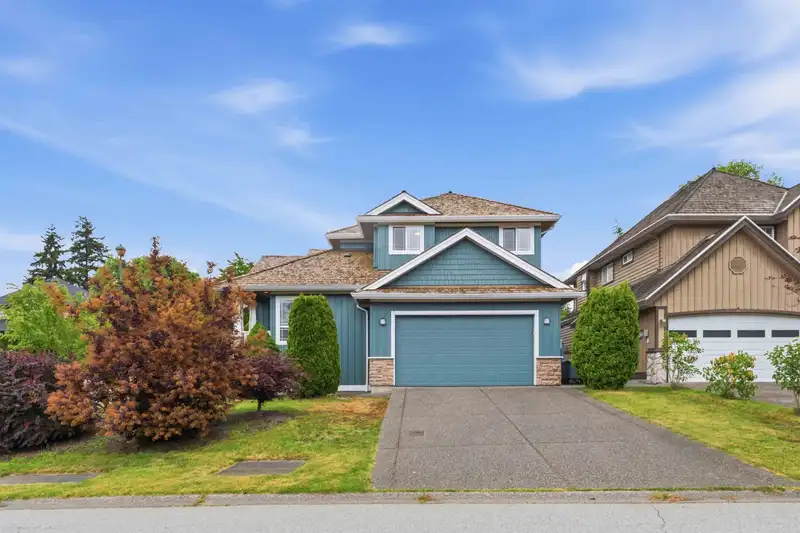 14708 31A AVENUE - photo 3 of 40