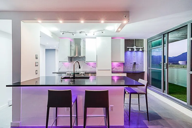 3004 438 SEYMOUR STREET - photo 1 of 21