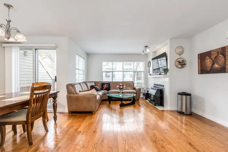 71 2450 HAWTHORNE AVENUE - photo 3 of 26