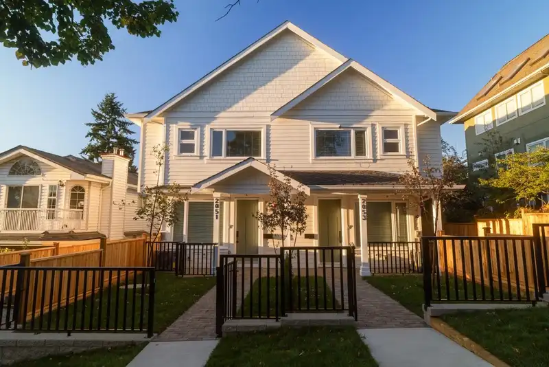 2051 E 4TH AVENUE - photo 3 of 21