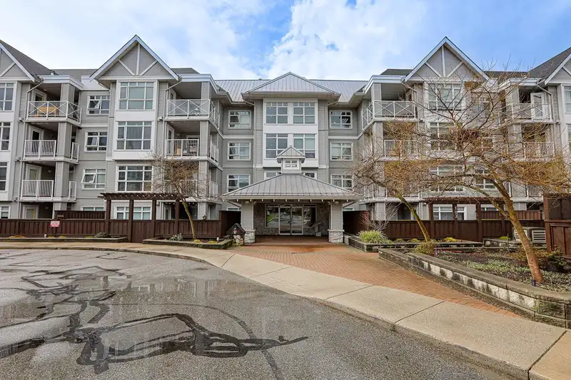408 3136 ST JOHNS STREET - photo 1 of 34