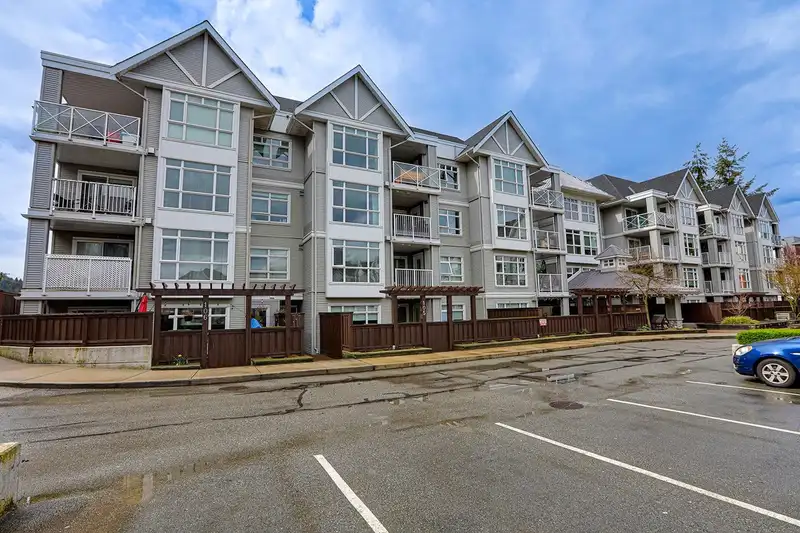 408 3136 ST JOHNS STREET - photo 3 of 34