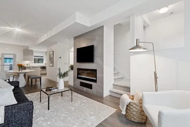 21 856 ORWELL STREET - photo 2 of 25