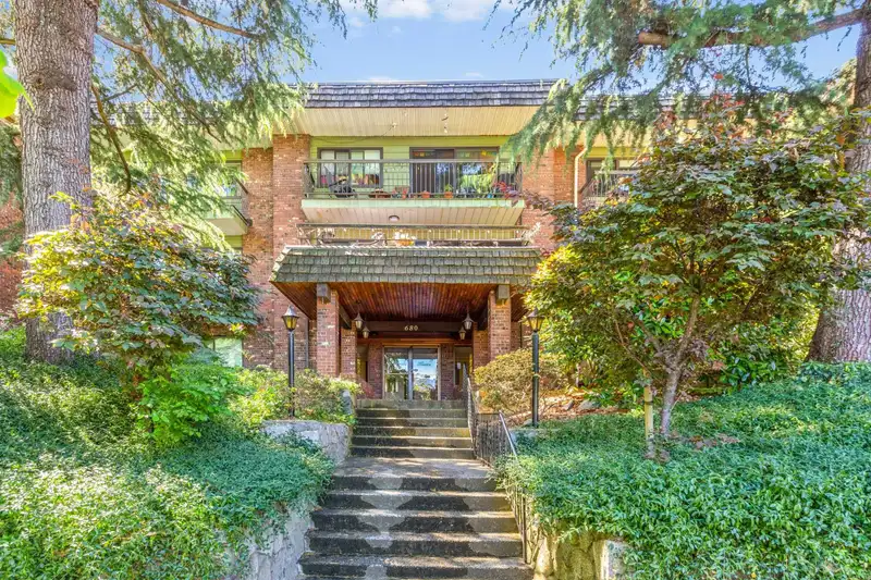 102 680 E 5TH AVENUE - photo 1 of 18