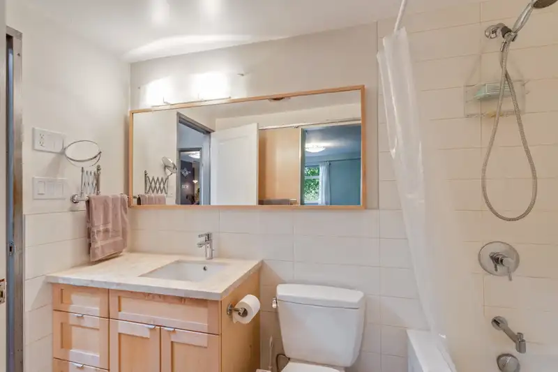 102 680 E 5TH AVENUE - photo 3 of 18