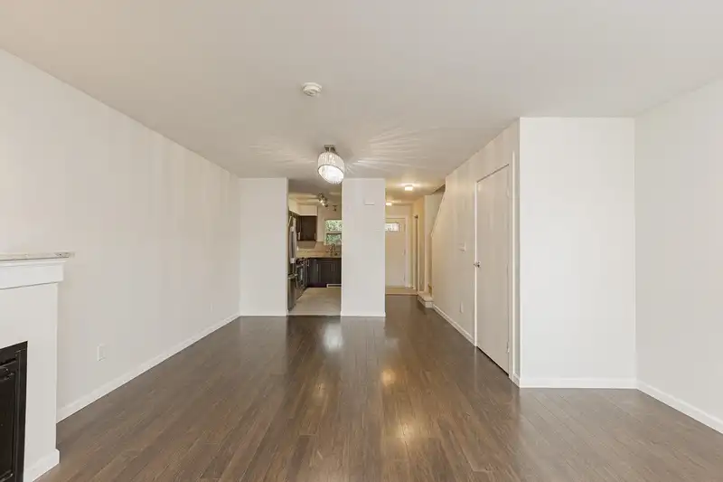203 568 ROCHESTER AVENUE - photo 4 of 32