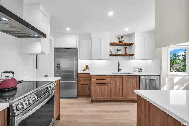700-702 SIXTEENTH STREET - photo 1 of 39