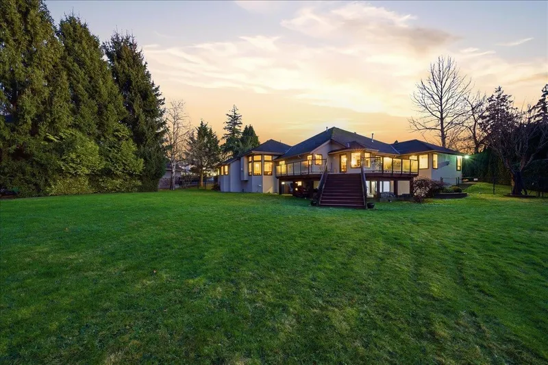 16533 26 AVENUE - photo 2 of 25