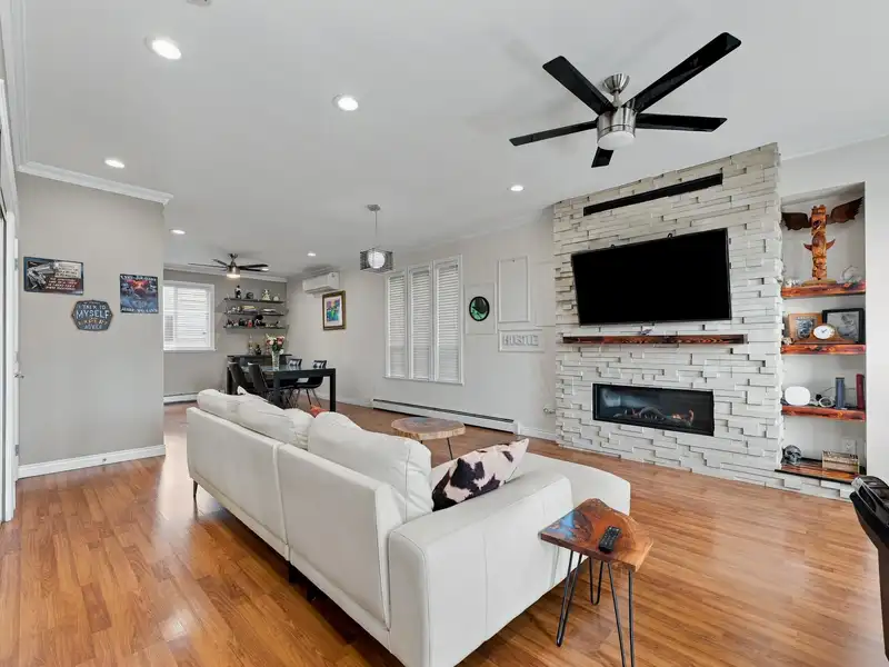 6959 192 STREET - photo 4 of 25