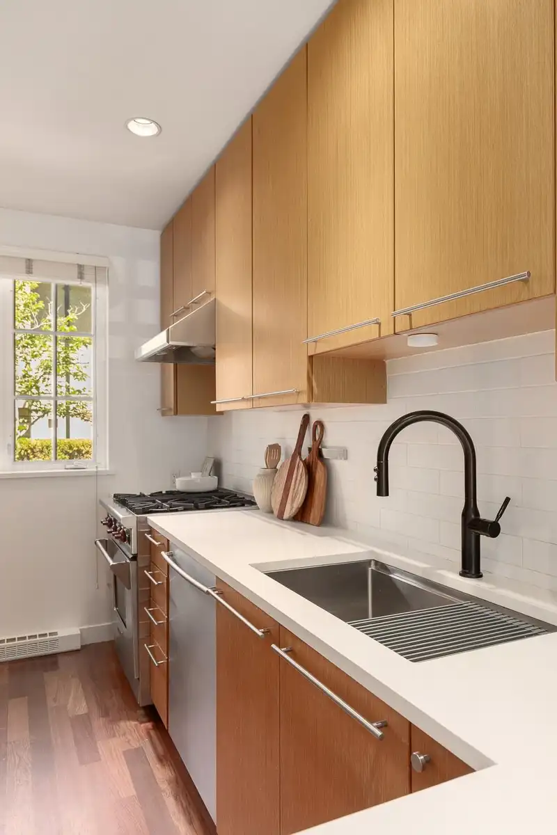 2943 LAUREL STREET - photo 4 of 36