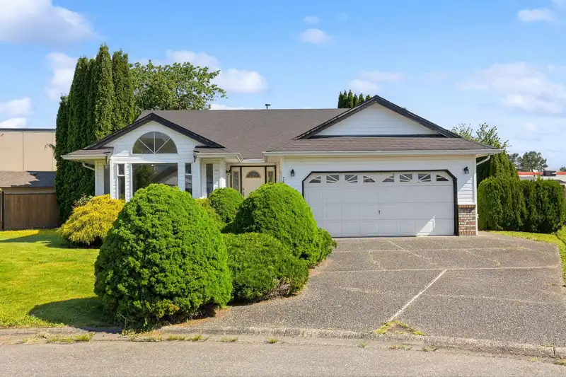 7660 SAPPHIRE DRIVE - photo 2 of 40