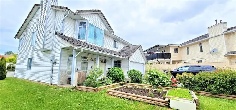 13310 88A AVENUE - photo 2 of 6