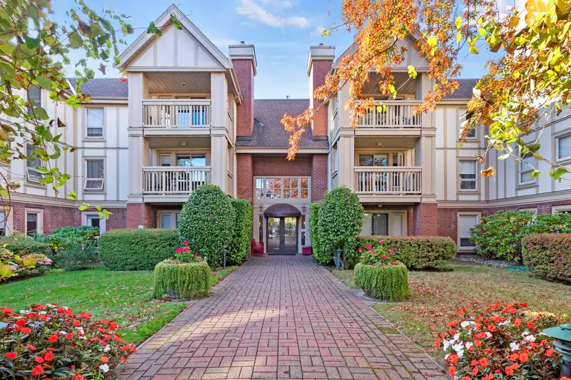 205 843 22ND STREET - photo 1 of 17