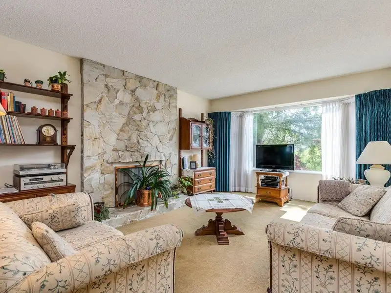 1409 GABRIOLA DRIVE - photo 4 of 31