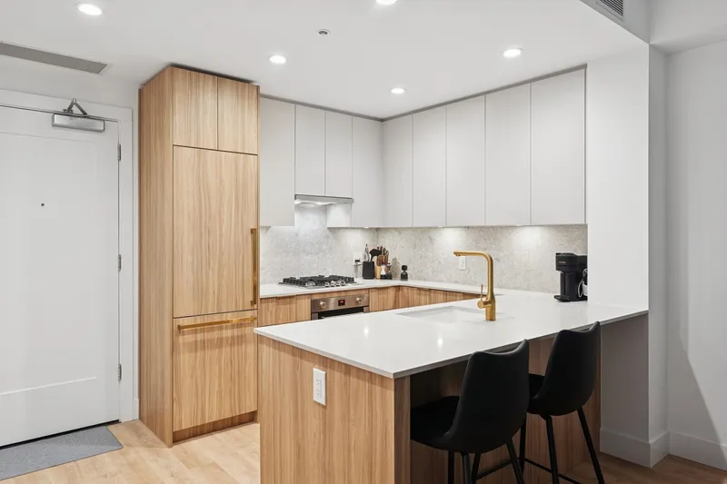 208 2375 EMERY COURT - photo 3 of 25