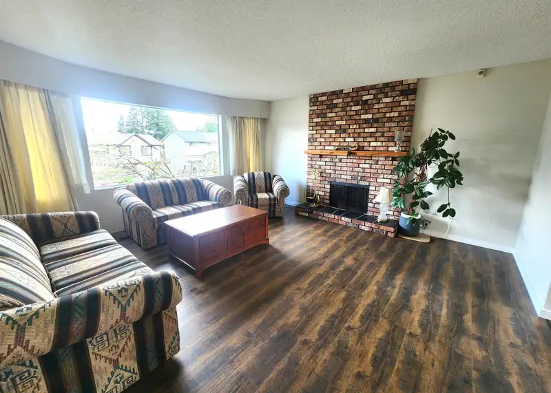 20250 47A AVENUE - photo 2 of 39
