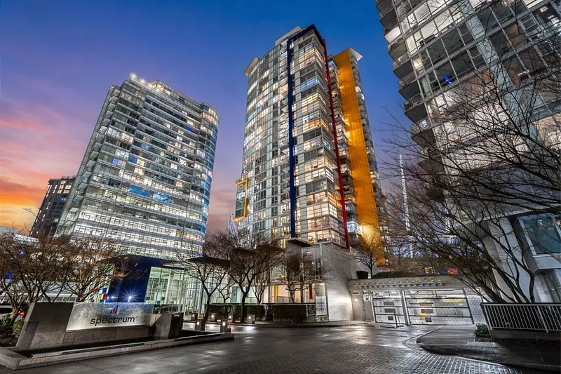 2803 111 W GEORGIA STREET - photo 2 of 25