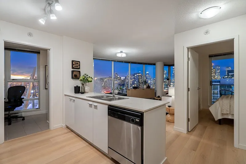 2803 111 W GEORGIA STREET - photo 3 of 25