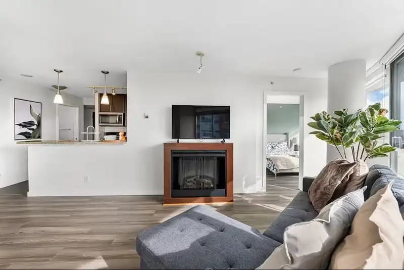 1102 58 KEEFER PLACE - photo 1 of 19