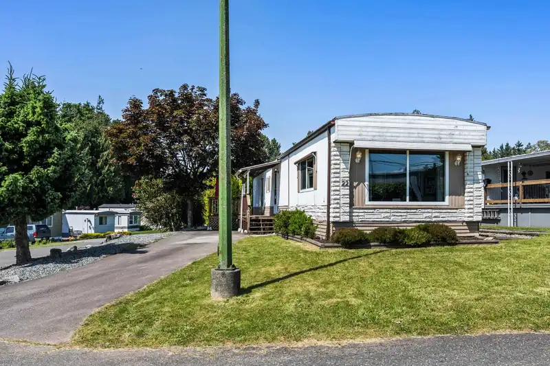 22 2035 MARTENS STREET - photo 2 of 26