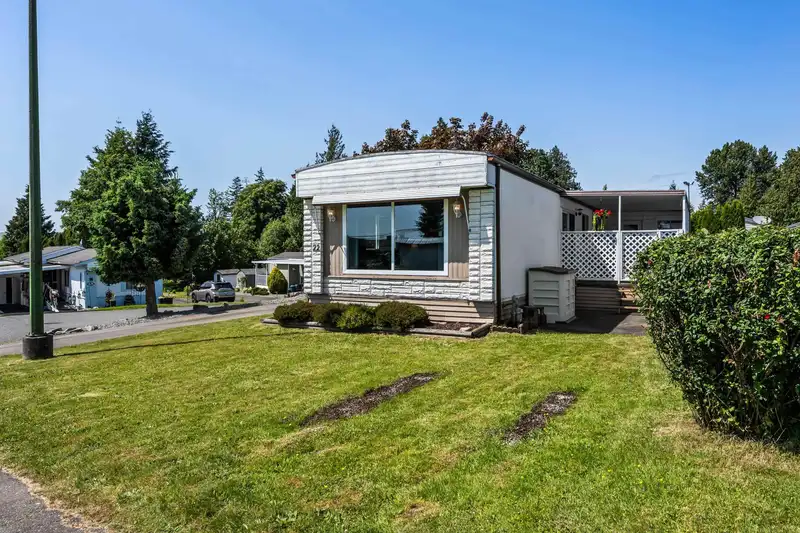 22 2035 MARTENS STREET - photo 3 of 26
