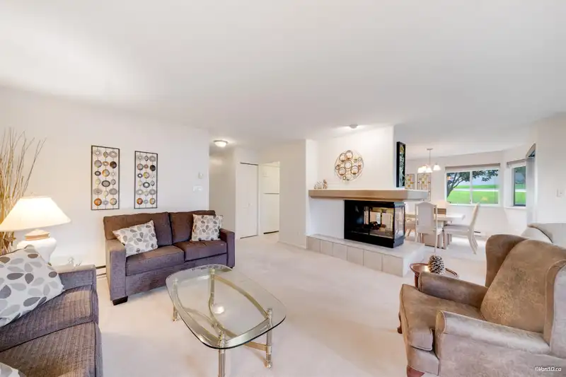 101 525 AUSTIN AVENUE - photo 3 of 28