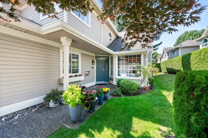18 6380 121 STREET - photo 2 of 40