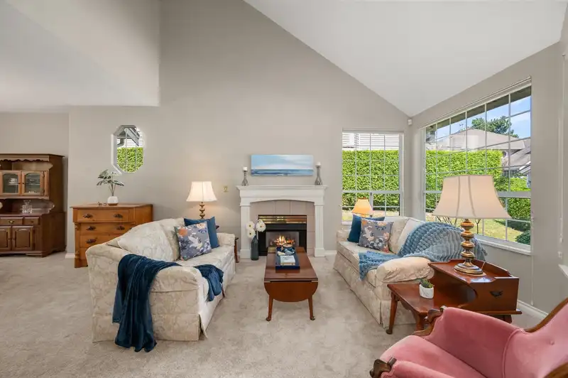 18 6380 121 STREET - photo 4 of 40