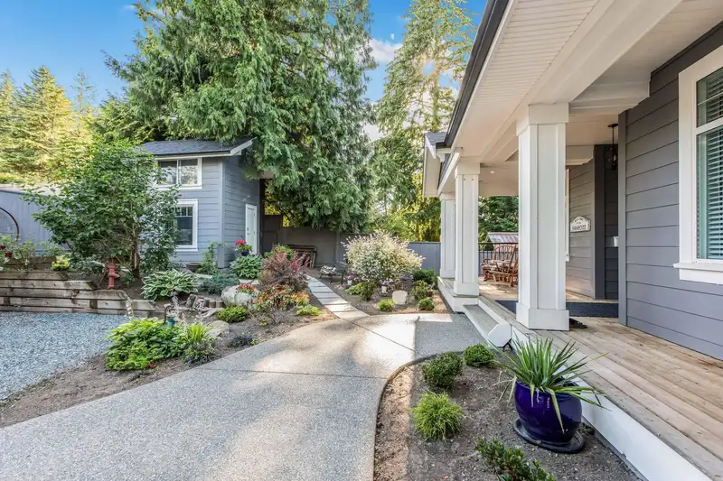 24925 40 AVENUE - photo 4 of 40