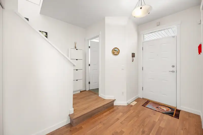 15175 61 AVENUE - photo 2 of 40