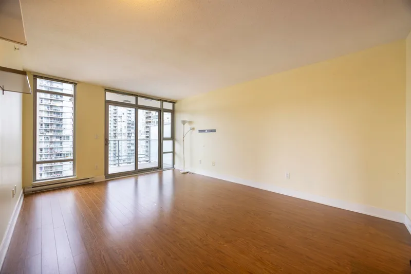 2002 1155 THE HIGH STREET - photo 2 of 24