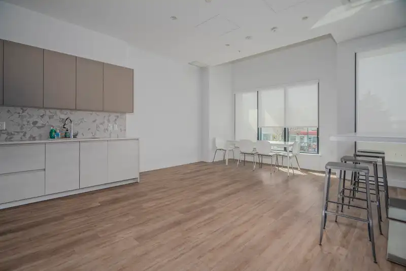 306 8138 FRASER STREET - photo 4 of 11