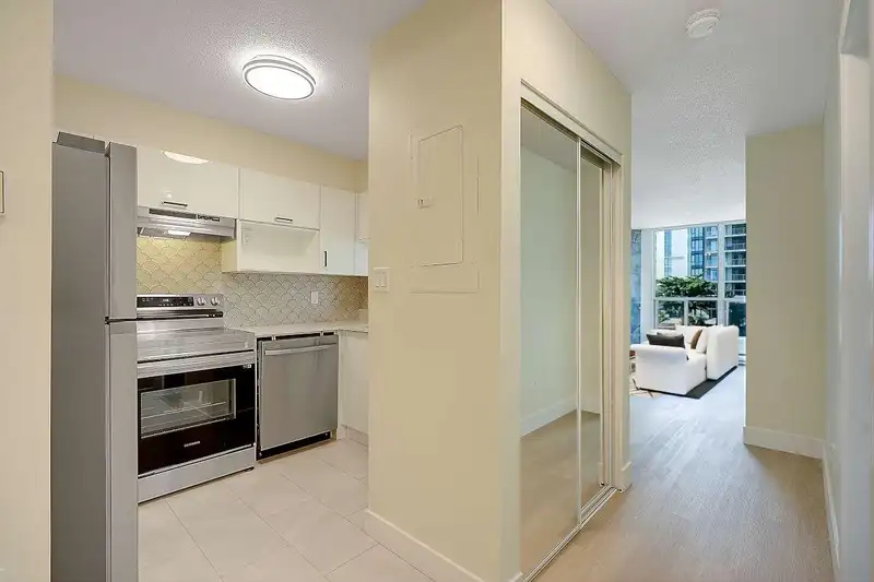 504 1148 HEFFLEY CRESCENT - photo 3 of 29