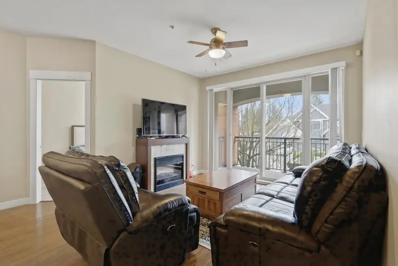 209 33545 RAINBOW AVENUE - photo 2 of 25